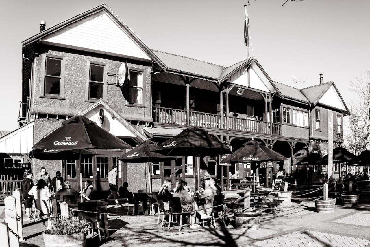 The Blue Pub Hotel Methven Bagian luar foto