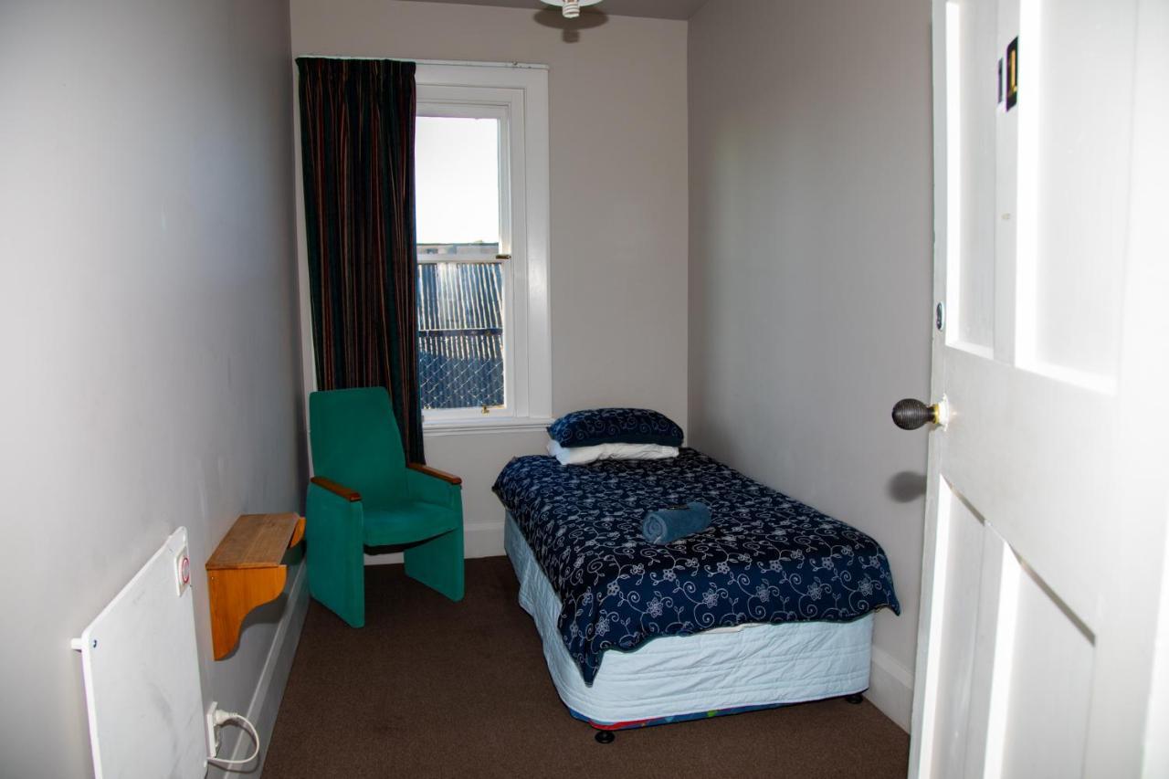 The Blue Pub Hotel Methven Bagian luar foto