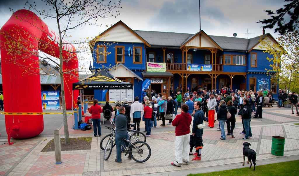 The Blue Pub Hotel Methven Bagian luar foto