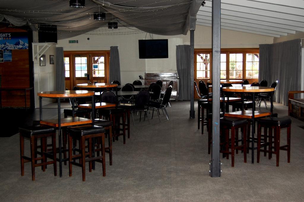 The Blue Pub Hotel Methven Bagian luar foto