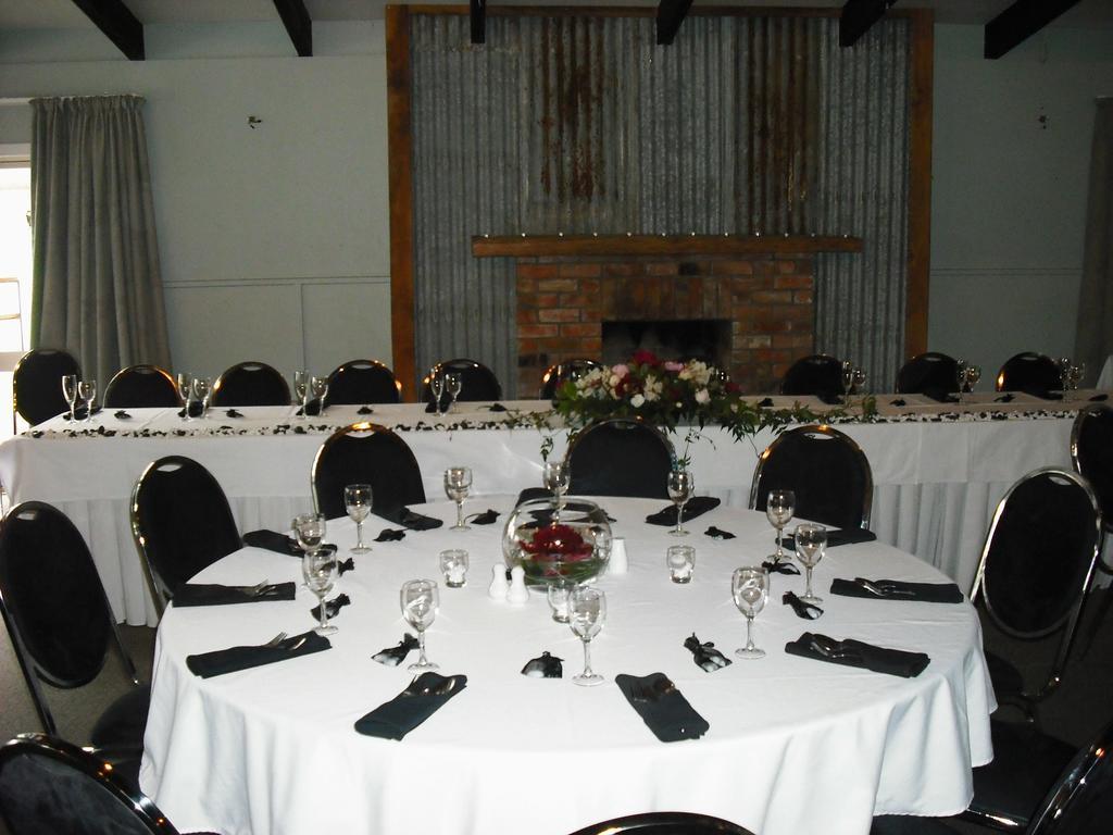 The Blue Pub Hotel Methven Bagian luar foto
