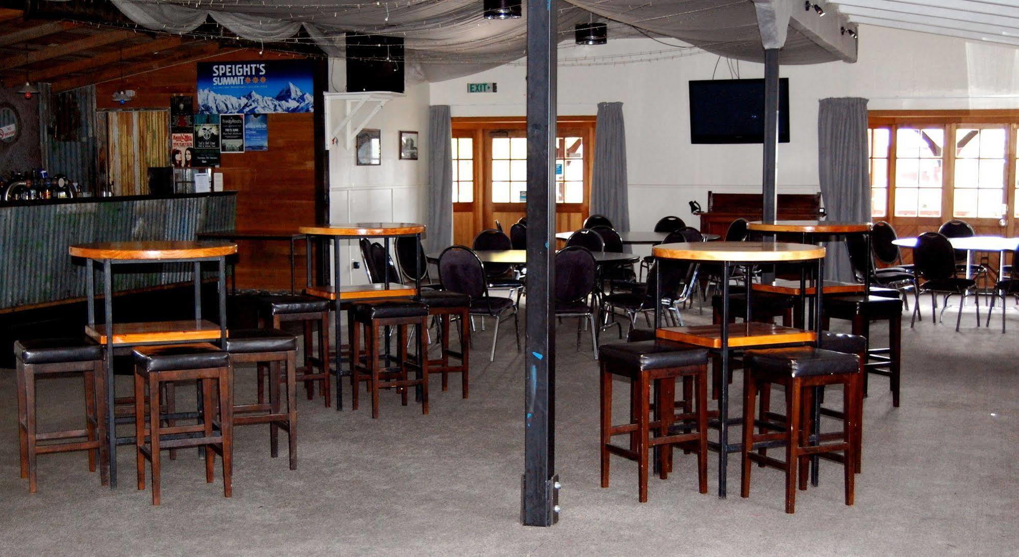 The Blue Pub Hotel Methven Bagian luar foto