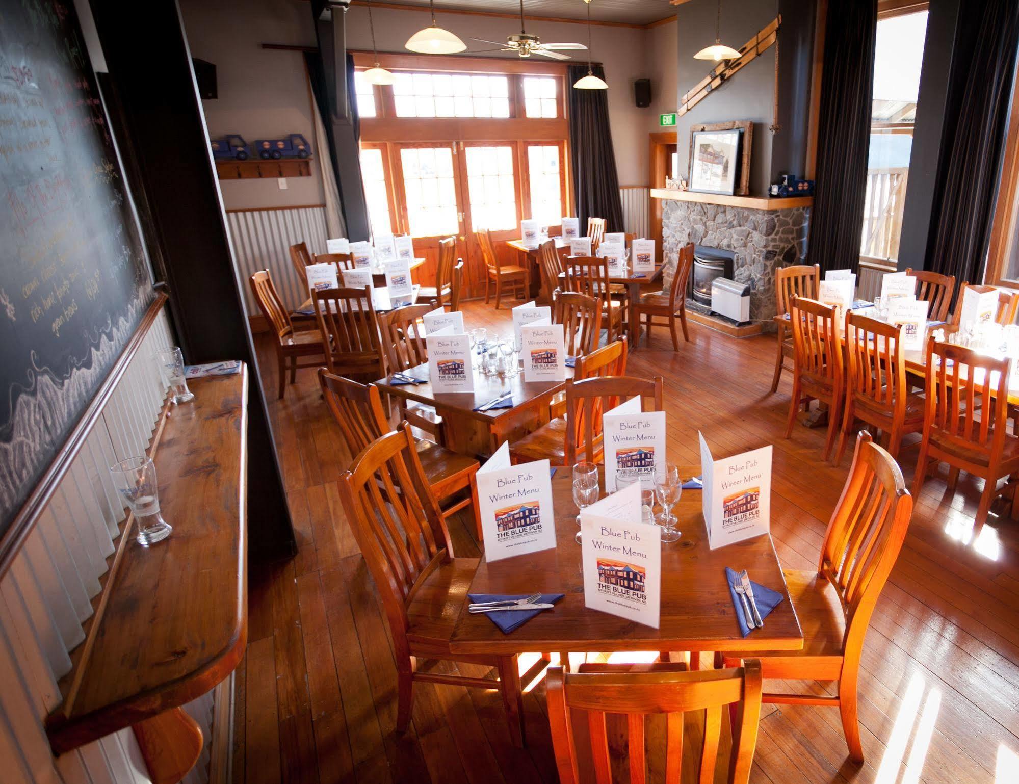 The Blue Pub Hotel Methven Bagian luar foto